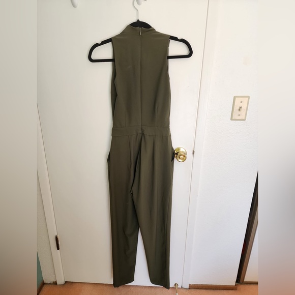 Olive green v-neck jumpsuit in XS - Picture 3 of 4
